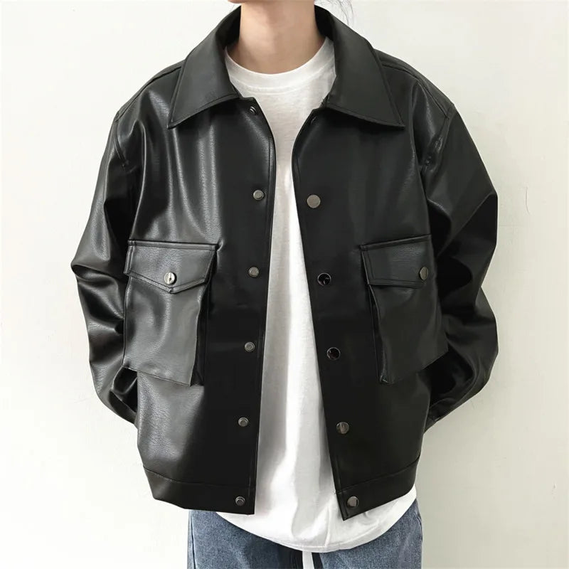 Black Short Leather Jacket Men Fashion Pocket Motorcycle Jackets Mens Streetwear Korean Hip-hop Loose Bomber Jacket Men Coat