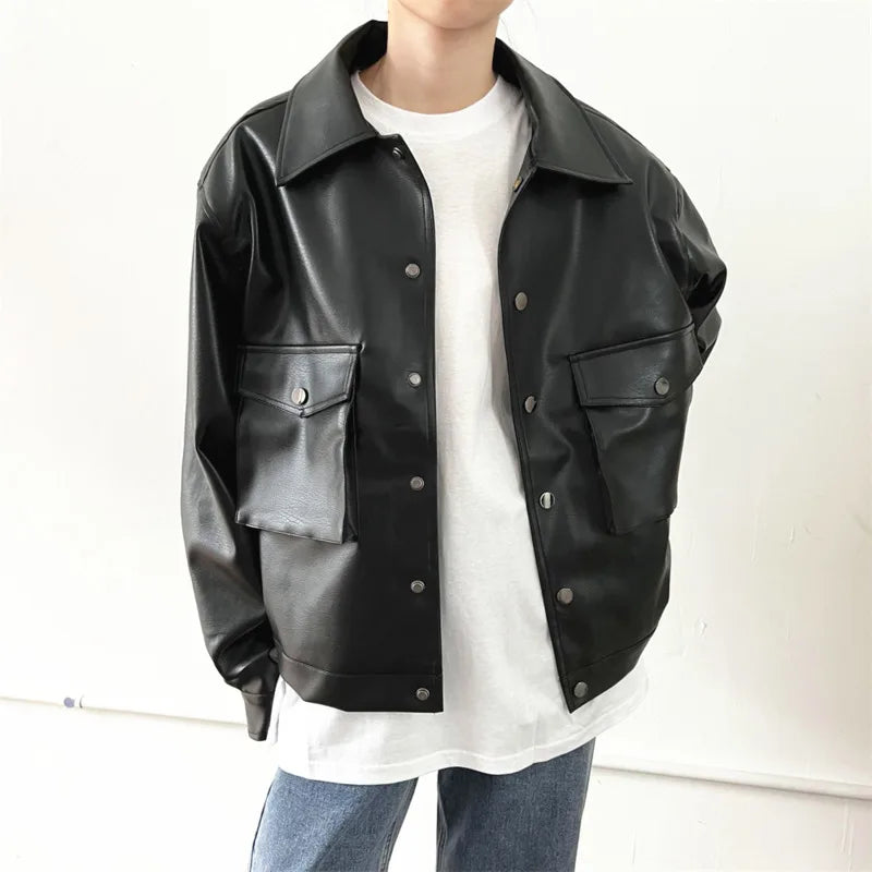 Black Short Leather Jacket Men Fashion Pocket Motorcycle Jackets Mens Streetwear Korean Hip-hop Loose Bomber Jacket Men Coat