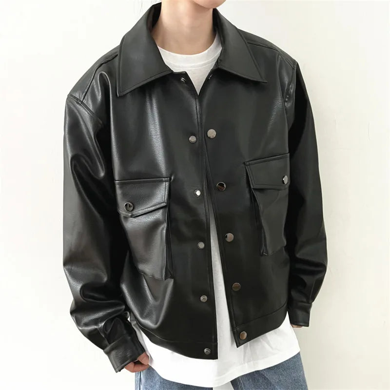 Black Short Leather Jacket Men Fashion Pocket Motorcycle Jackets Mens Streetwear Korean Hip-hop Loose Bomber Jacket Men Coat