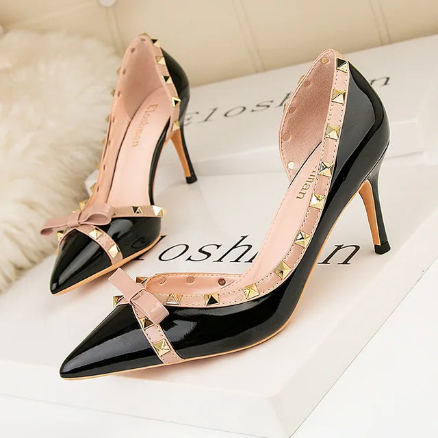 Sexy Nightclubs Show Thin Women's Shoes with High Heel and Shallow Mouth Pointed Side Hollow-rivet Single Thin Heel Shoes