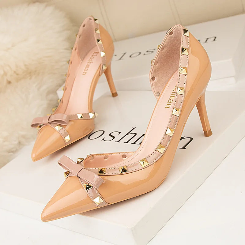 Sexy Nightclubs Show Thin Women's Shoes with High Heel and Shallow Mouth Pointed Side Hollow-rivet Single Thin Heel Shoes